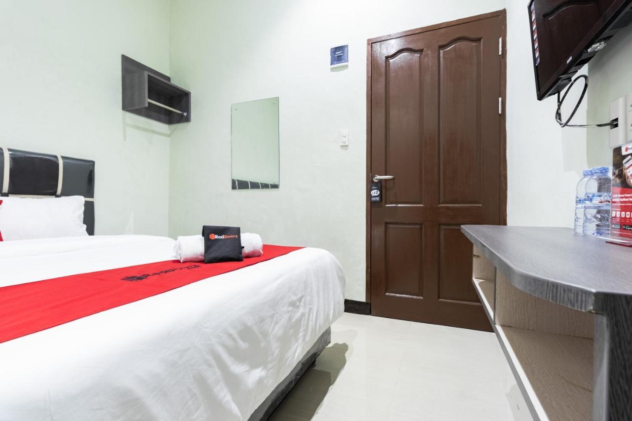 RedDoorz near Medan Amplas Deli Tua Bagian luar foto
