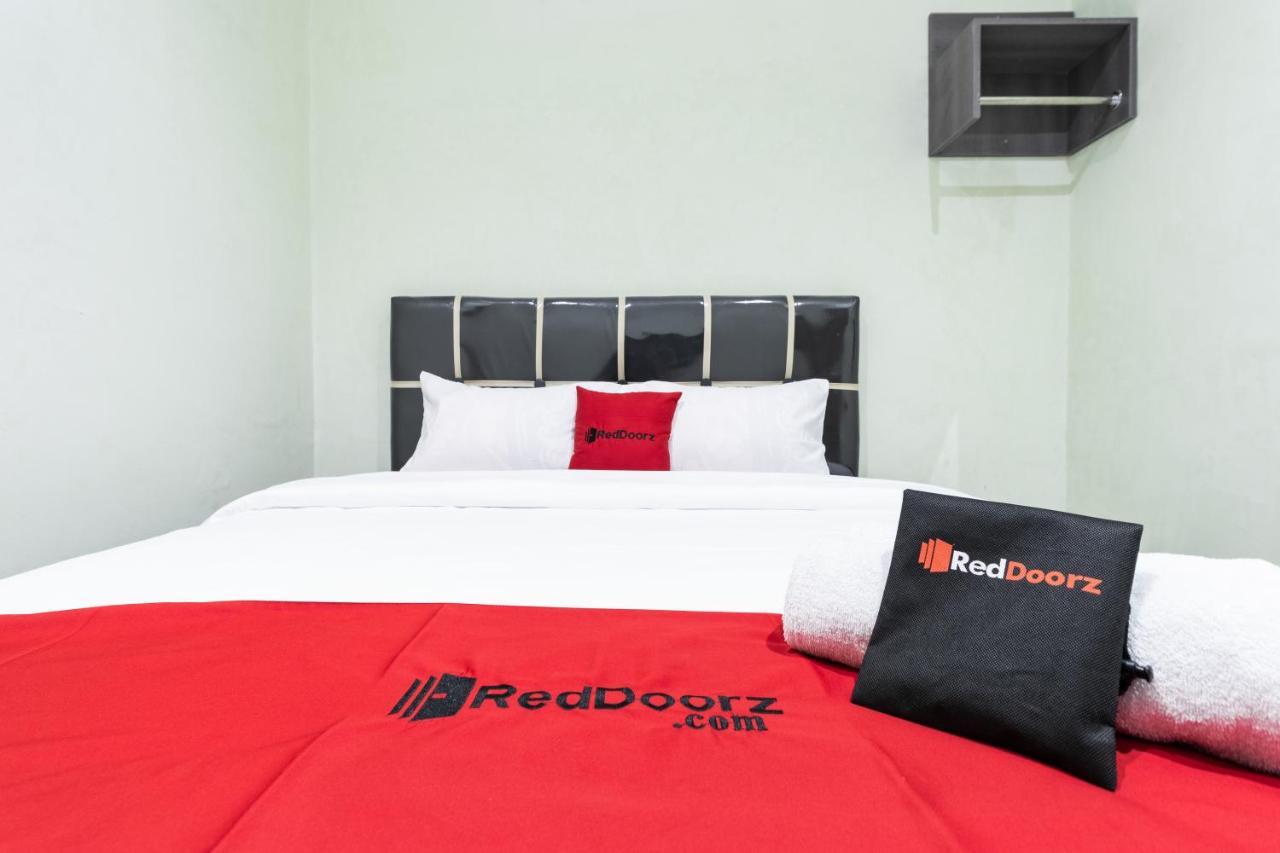 RedDoorz near Medan Amplas Deli Tua Bagian luar foto